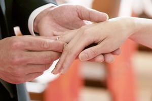 佐賀で魅力的な結婚指輪を探すのなら